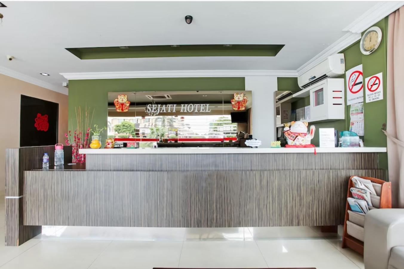 Sejati Hotel Sitiawan Exterior photo