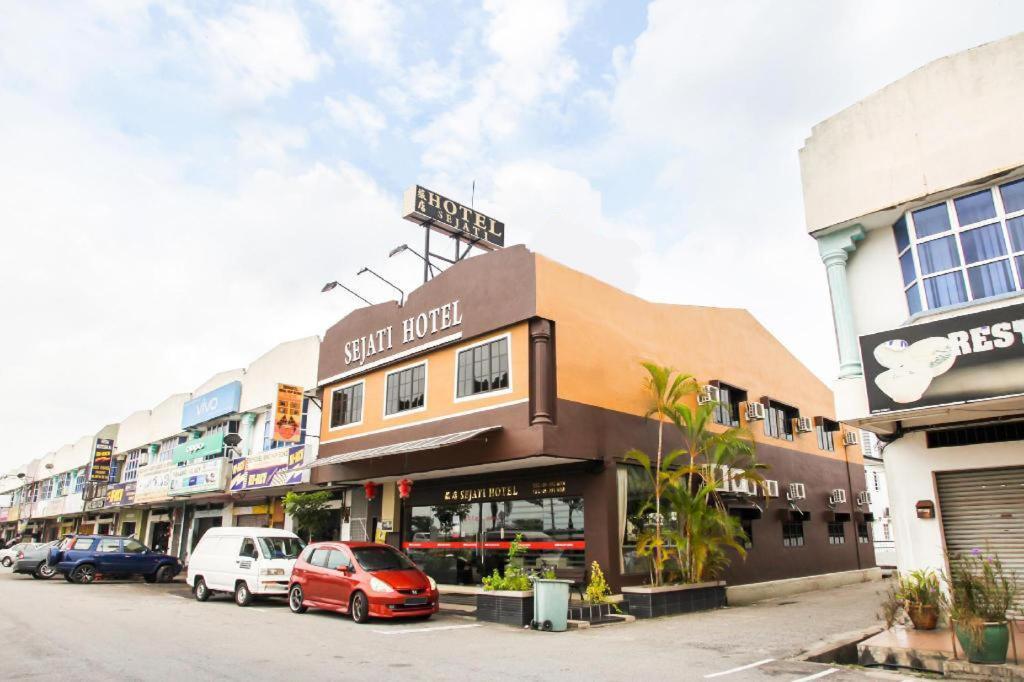 Sejati Hotel Sitiawan Exterior photo